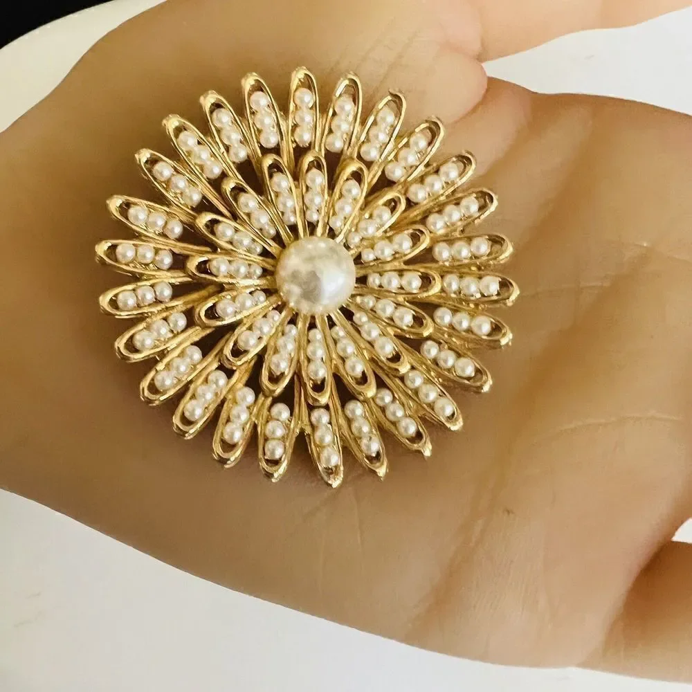 Vintage Sun Flower Burst Pearl Detailed Brooch Floral Gold Tone BEAUTIFUL 4259